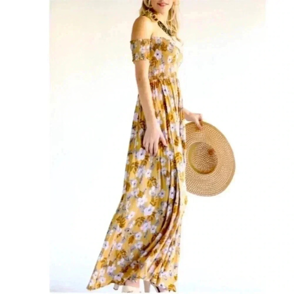 BNWT Floral Smocked Maxi Dress - Picture 3 of 7